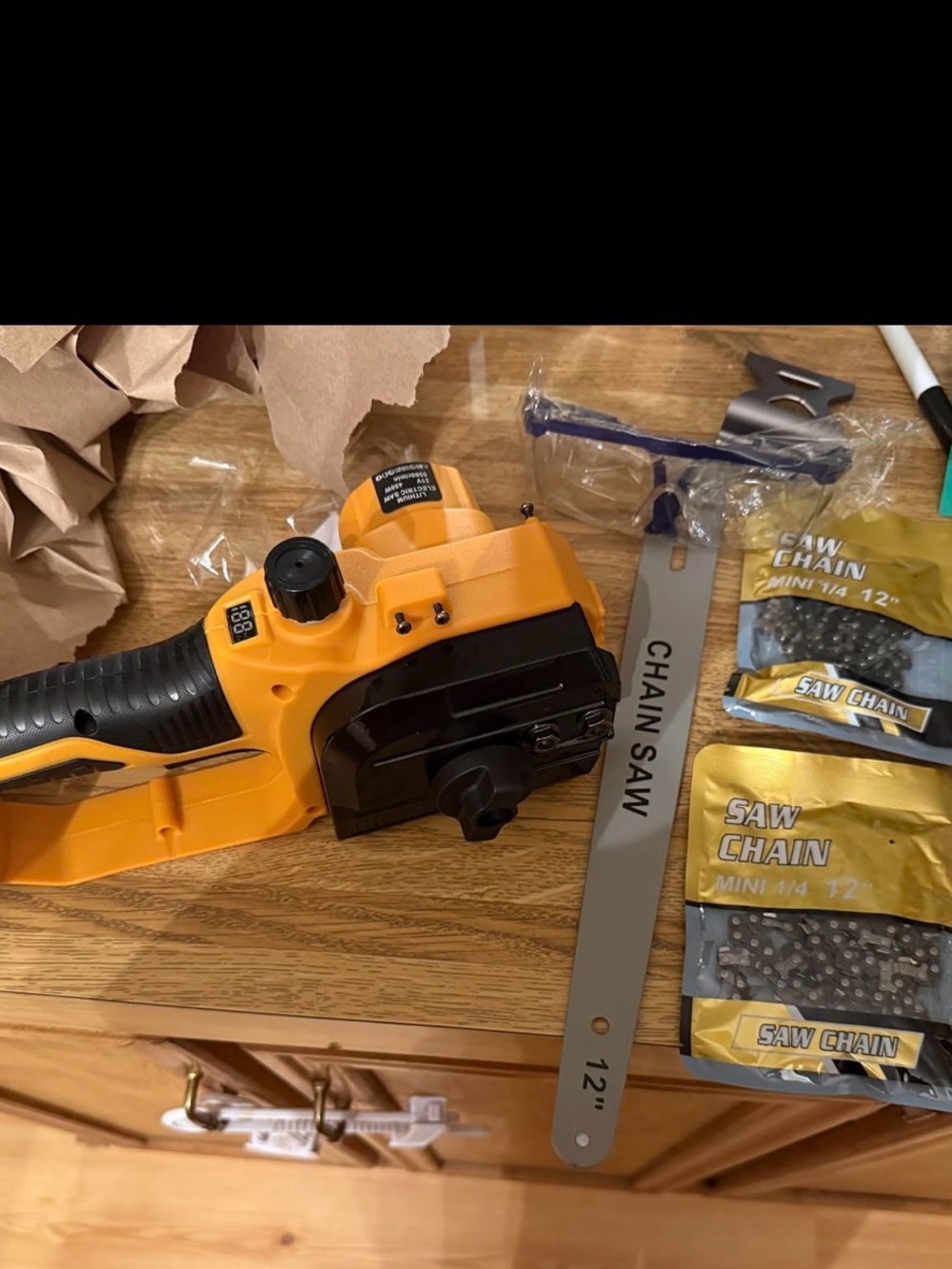 Cordless chainsaw